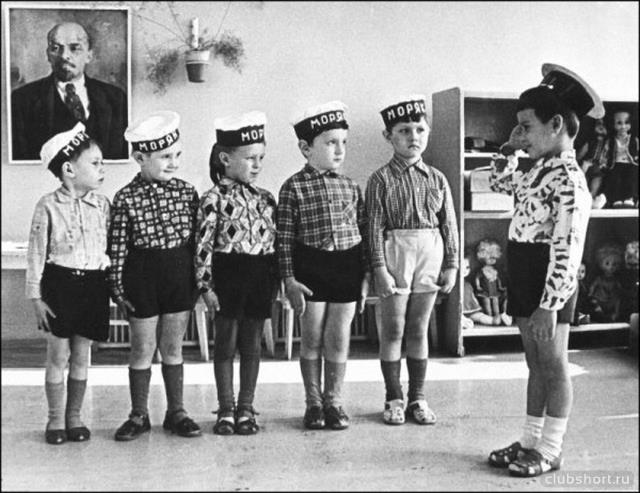 Старое фото мальчиков в шортах